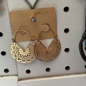 Fashion Jewelry Gold Lace‑Pattern Hoop Earrings